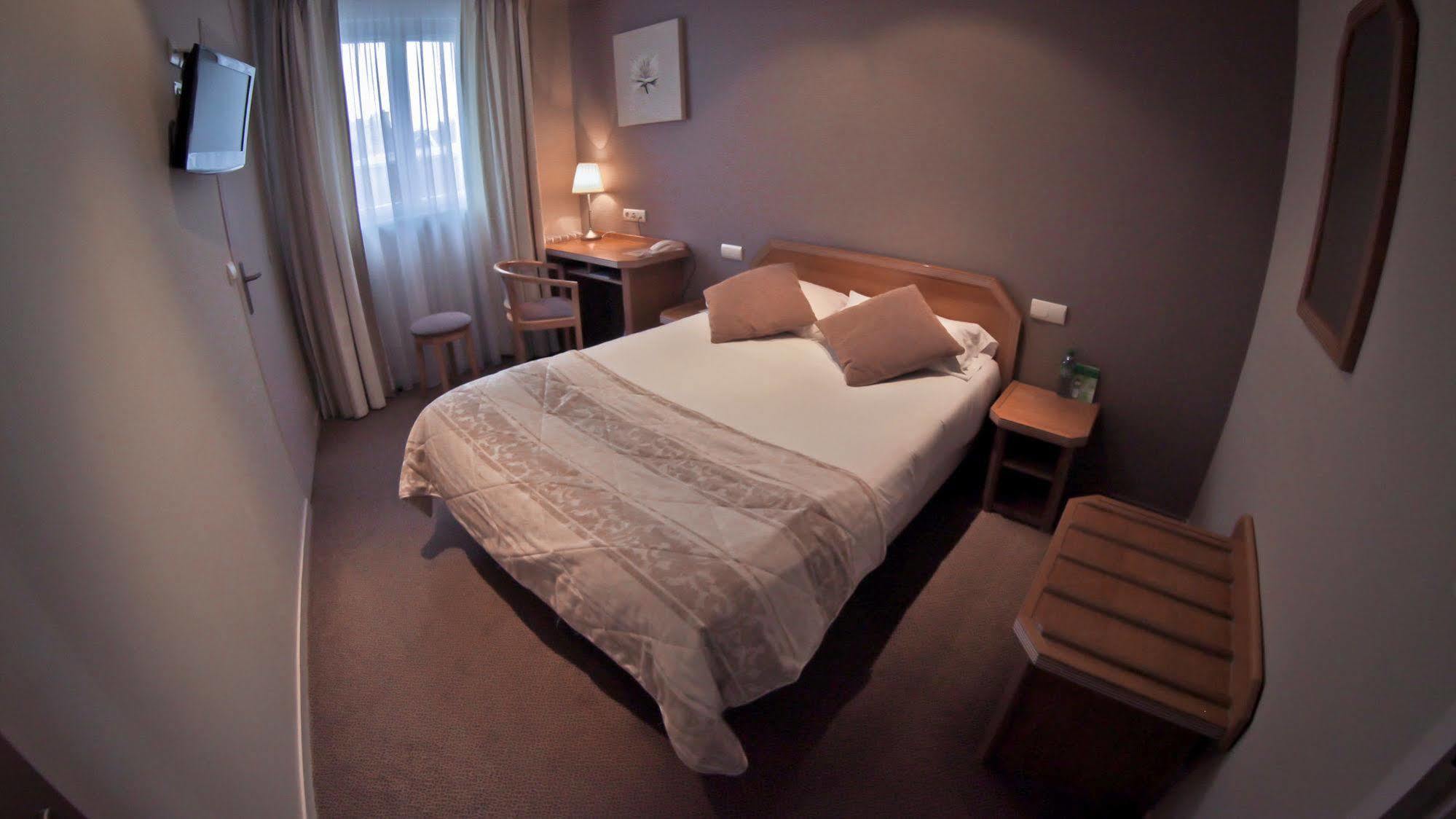 Brit Hotel Les Voyageurs Loudeac Ngoại thất bức ảnh