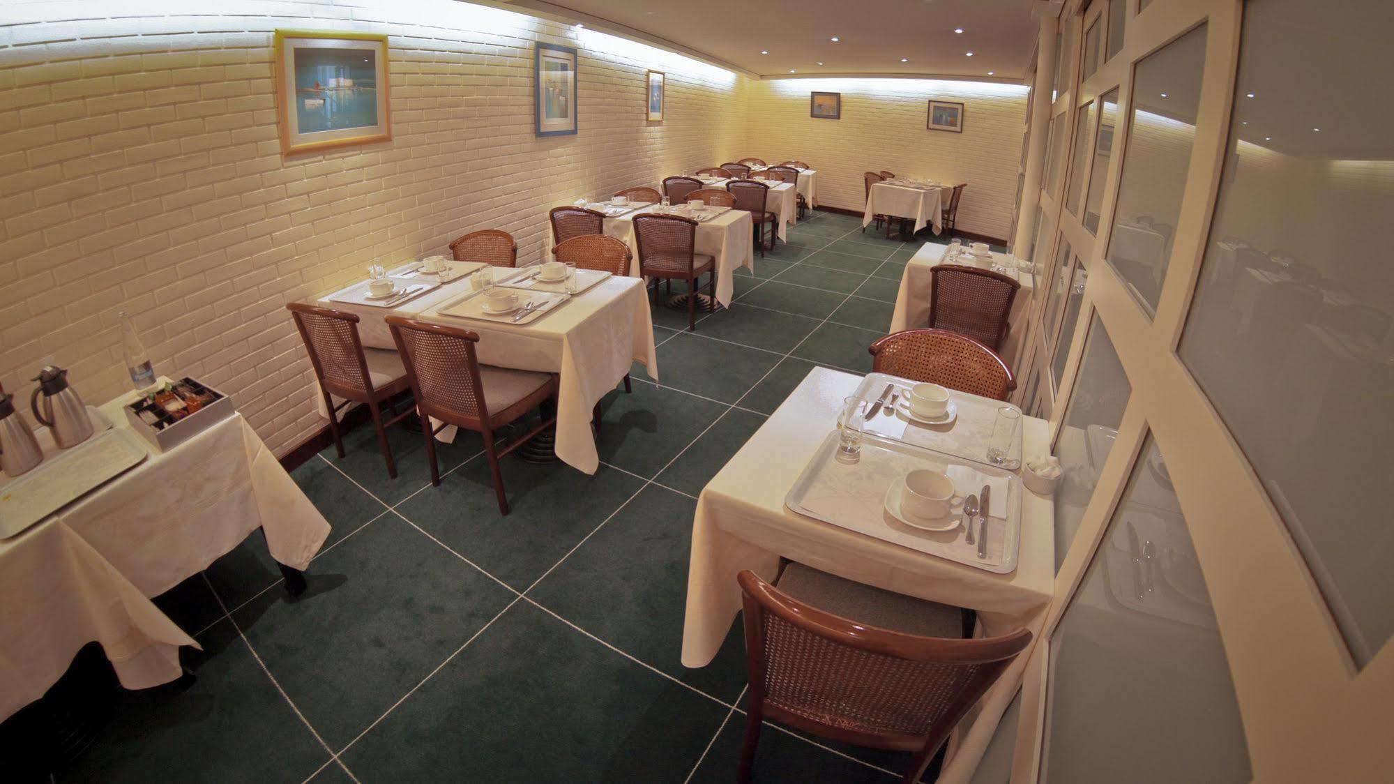 Brit Hotel Les Voyageurs Loudeac Ngoại thất bức ảnh