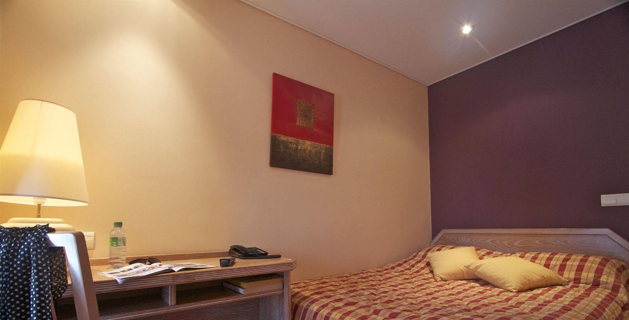 Brit Hotel Les Voyageurs Loudeac Ngoại thất bức ảnh